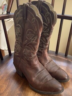 Ariat Women’s Embroidered Western Boots size 8 wide